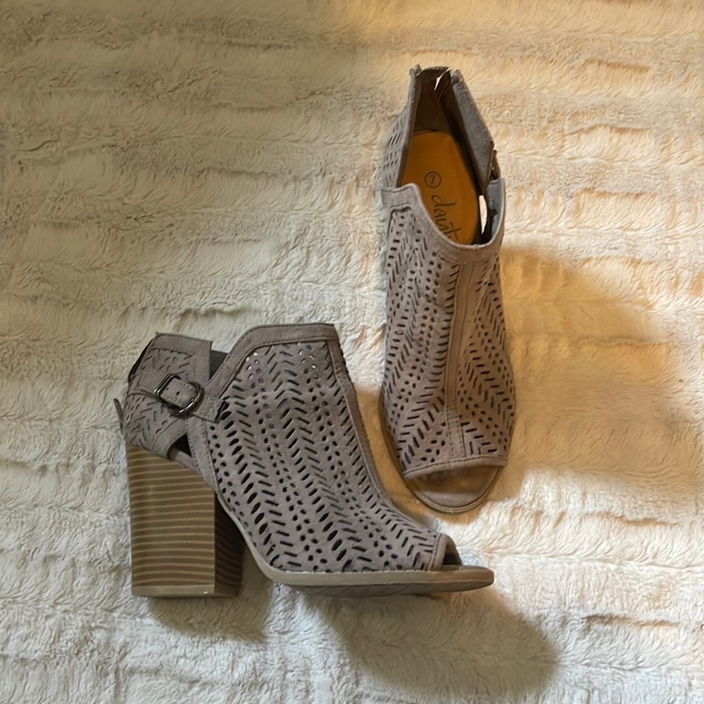 Gently worn daytrip heels